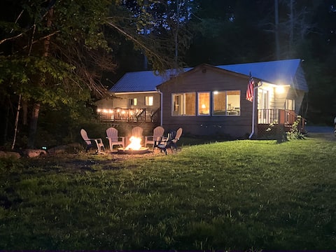 Hudson's Lakefront Cottage