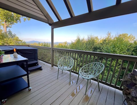 Okemo Mountain Retreat: Scenic Views & Hot Tub