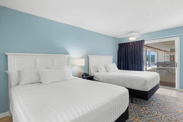 Pool View Room First Floor Sleeps 4 - Pawleys Island, SC