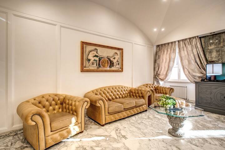 Crispi Holiday Inn gallery image 3