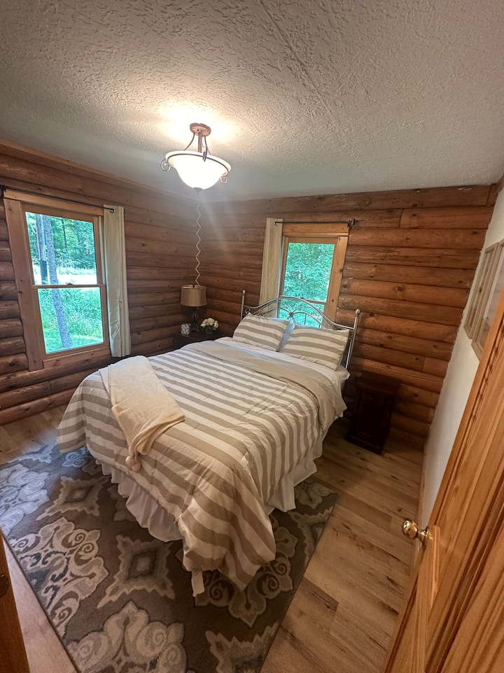 Posteľ veľkosti Queen so šatníkom 