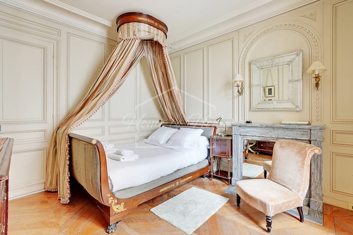 * PRVA VELIKA SPAVAĆA SOBA S BRAČNIM KREVETOM *