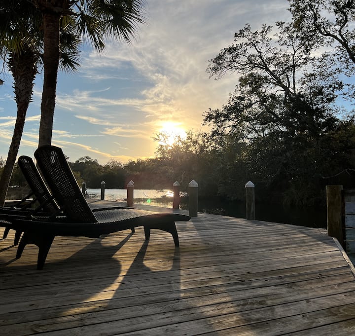 Bon Secour River retreat near beach & sportsplex Cottages for Rent in