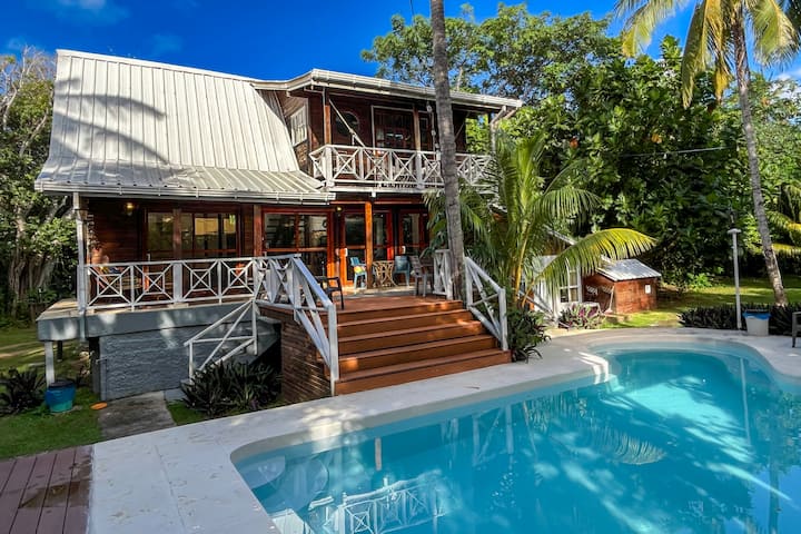 Family & Group Villa • New Pool • Walk to Beach