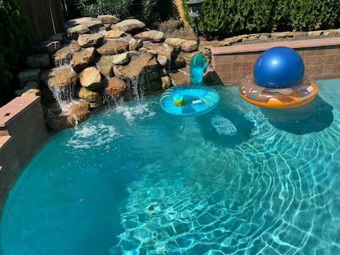 HiddenGem 3780 sqft. Near Parks Shops Restaurants