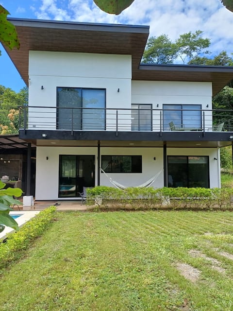 Home with pool - Parrots paradise- Coyolar