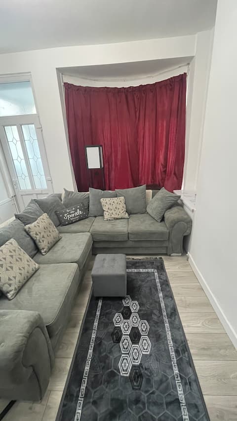 Top performing Airbnb: New Erdington Flat Near Train Stations - Sleeps 4 in Erdington