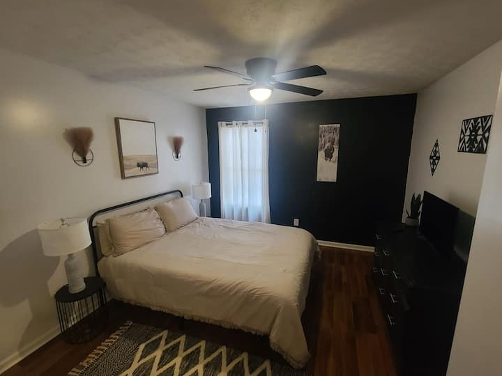 Queen bedroom