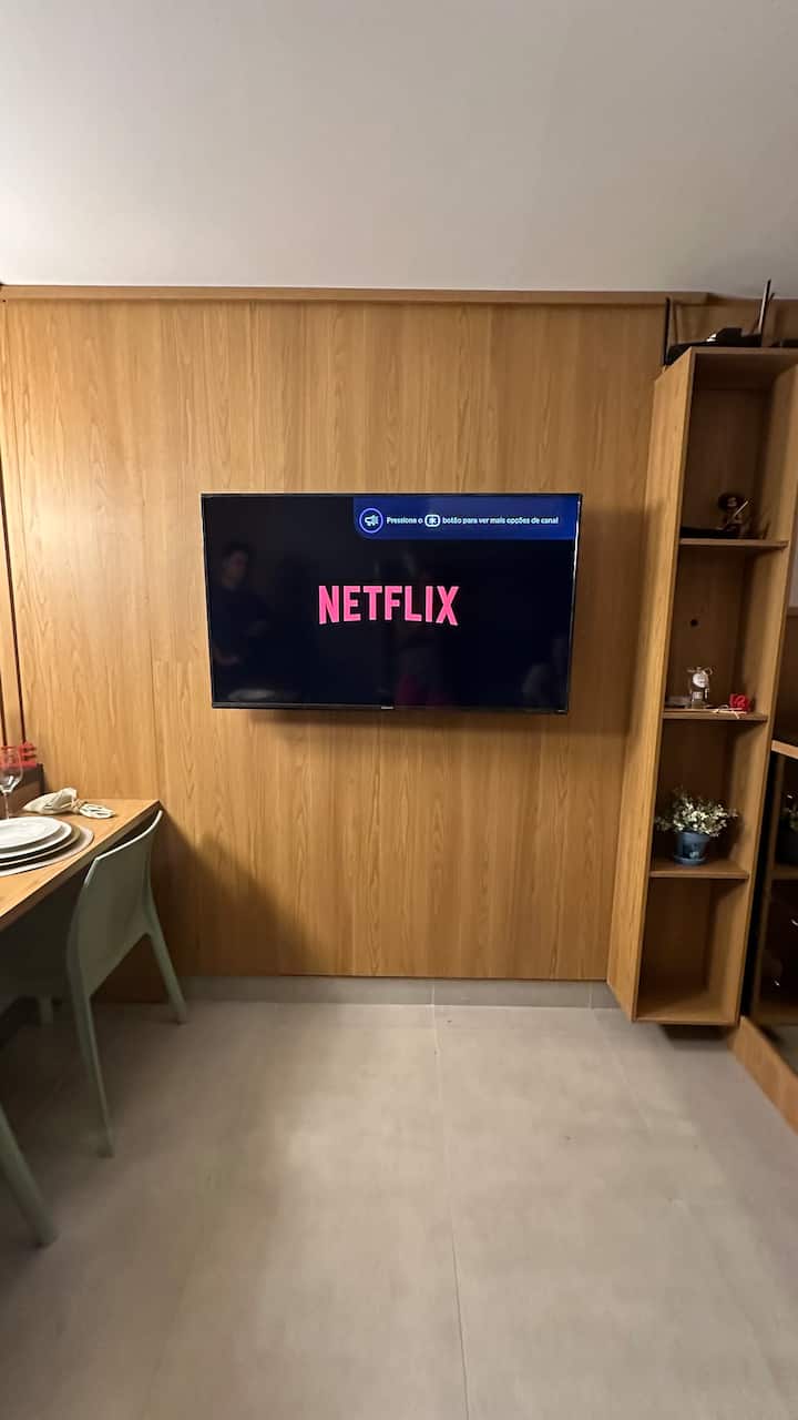 Дневната соба има супер удобен кауч на спуштање.
Телевизор 50’’
Netflix
Пејачка месиња