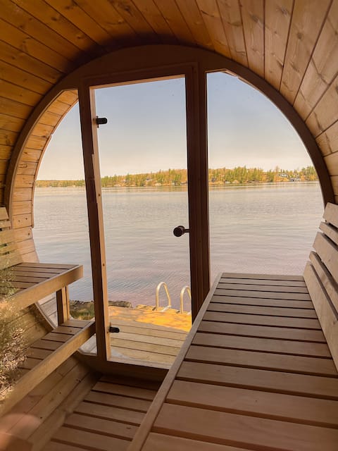 Lake Muskoka | Hot Tub, Sauna, Canoe, Kayaks, SUP