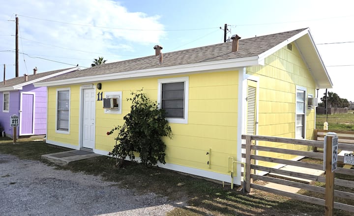 (Db11) 2 Br Cabin, Kitchen, Walk To Beach, Dogs Ok - Port Aransas, TX