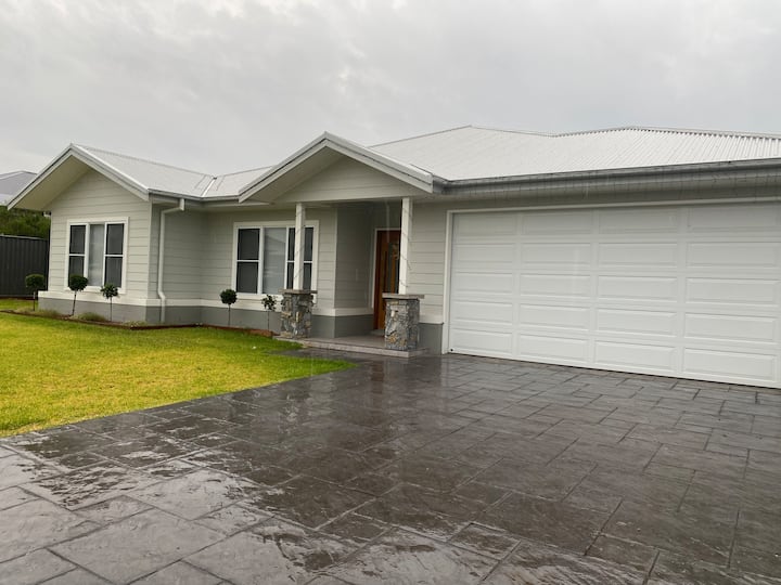 Beautiful Home Available - Tamworth