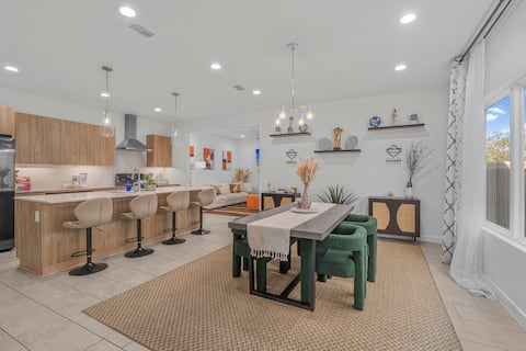 Top performing Airbnb: Stylish New Laredo Home in Laredo