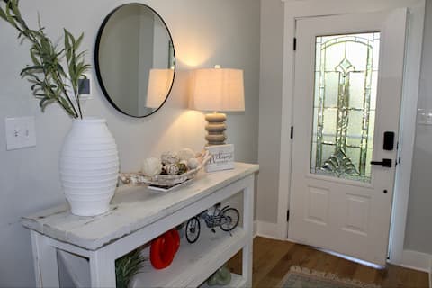 Popular Airbnb listing: CASA BELLA, 4 bed/ 2 bath 8 min from Beach w/ POOL in Fort Walton Beach