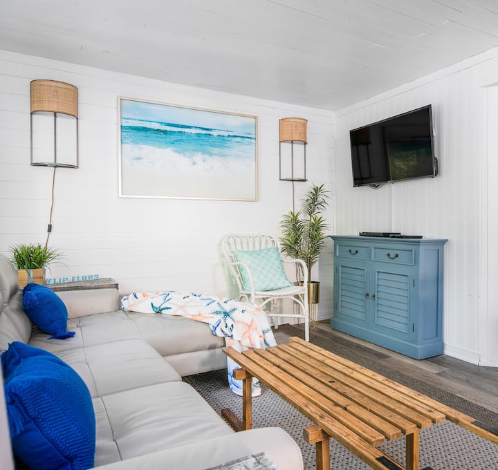 Renovated 3 Bedroom 2 Minute Walk To The Beach! Wc - Sauble Beach