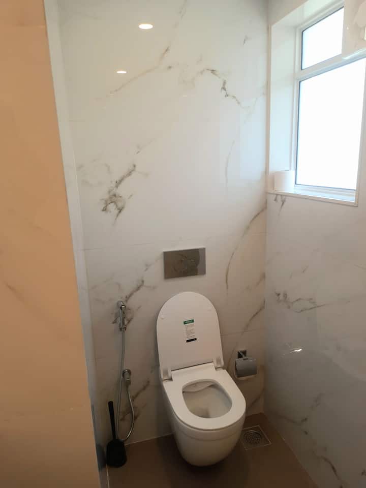 Full bathroom 1 image 2