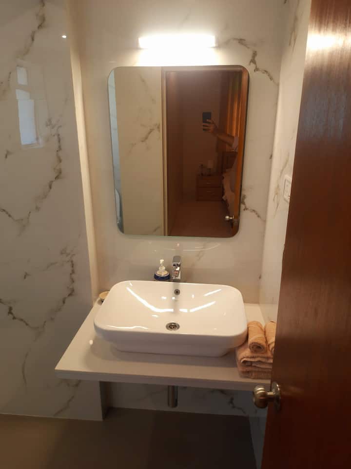 Full bathroom 1 image 4