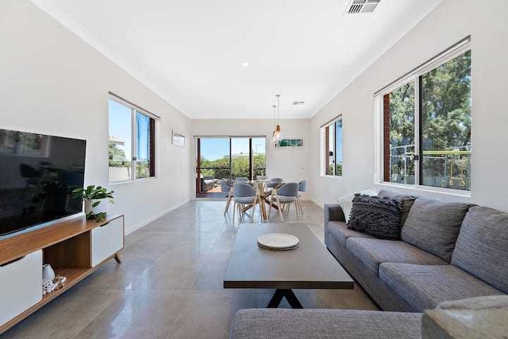 4 Bedroom House Close To Beach - Perth
