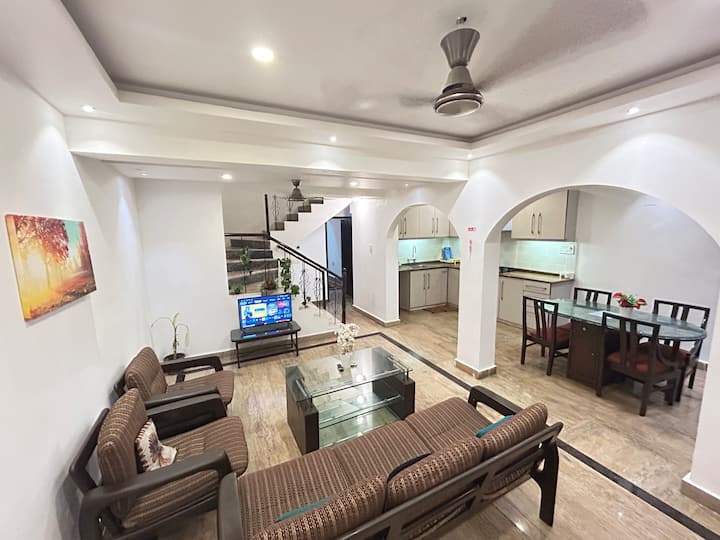 Living room image 8