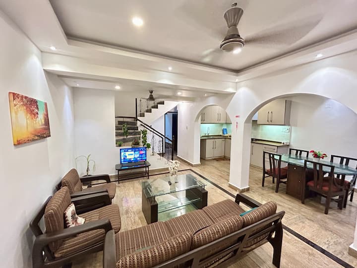 Living room image 9