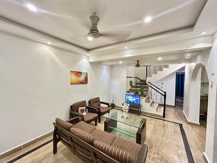 Living room image 14