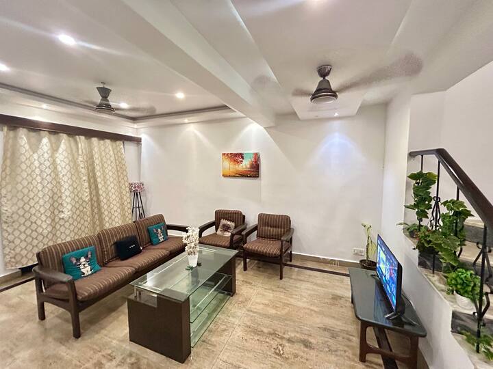 Living room image 13