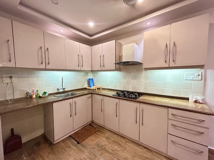 Kitchenette image 3