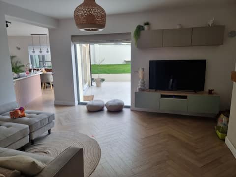 Modern 4 Bedroom home centrally located