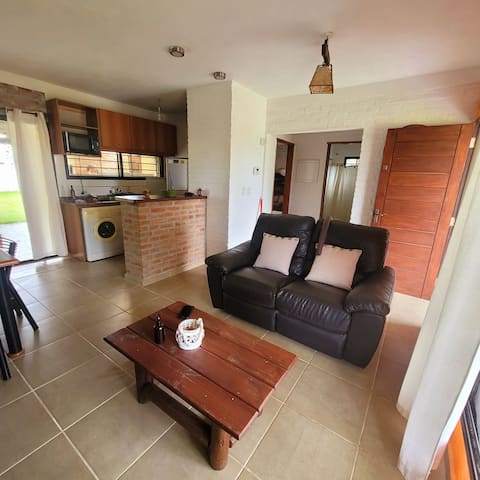 Airbnb con mejor rendimiento: Beautiful house 3 blocks from the sea en Playa Hermosa