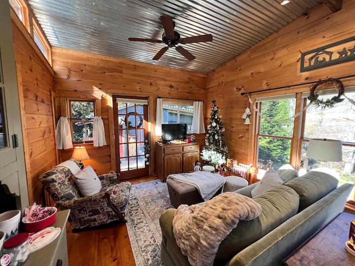 Nantahala's Cutest Little Cabin - Franklin, NC