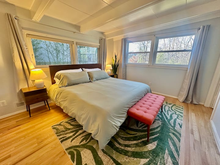 غرفة نوم رئيسية بحمام داخلي