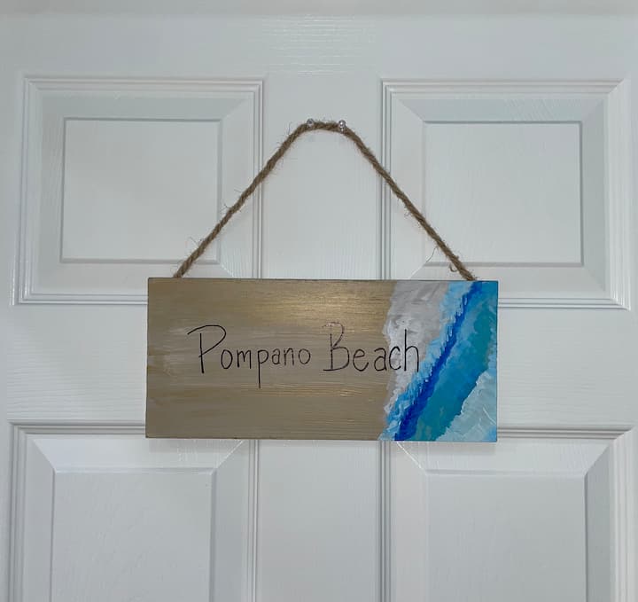 Მოგესალმებით პომპანოს პლაჟის ოთახში. 