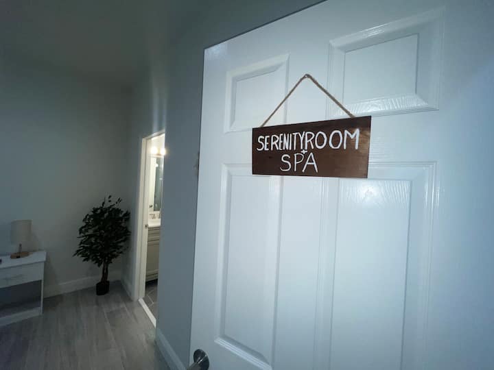 Მოგესალმებით Serenity Room + Spa. ძირითადი საძინებელი.