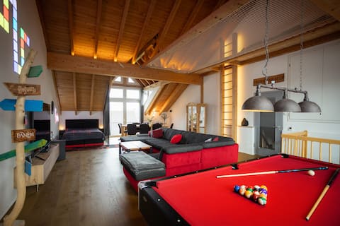 Leistungsstarkes Airbnb: Entertainment Loft Brilon - Billiards, Home Theater & More in Brilon