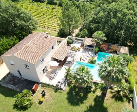 Beautiful Quiet Villa with Pool