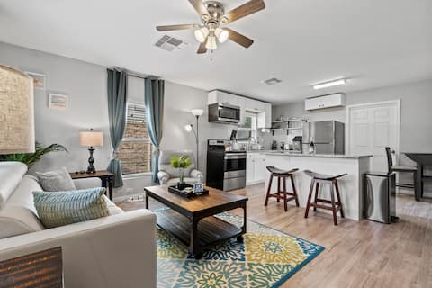 Popular Airbnb listing: Fenced & dog friendly w/secured parking in Galveston
