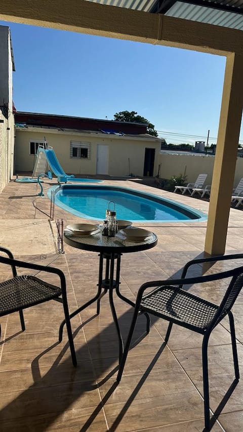 House with pool and barbeca