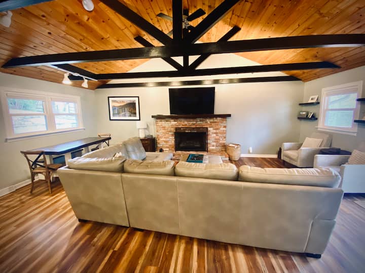 William’s Ridge Retreat-ski/hike/fenced Yard/pets - ブーン, NC