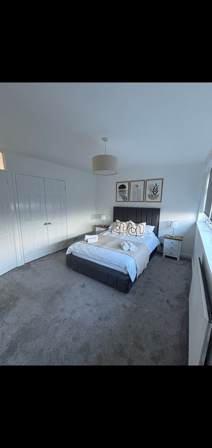 "Modern Entire 2 Bed Apt Nec, Bhx, Hs2,wi-fi. - Solihull