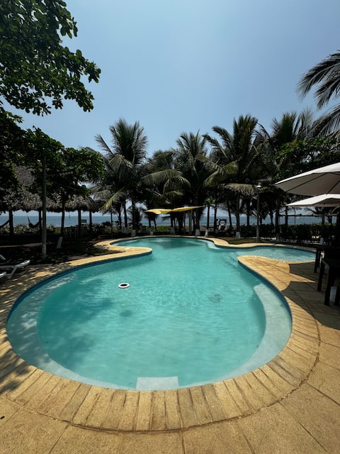 Beachfront house in Monterrico for 25 people
