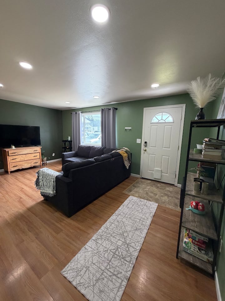 Spacious 2 Bedroom House - Liberty Lake, WA