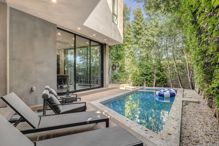 Beverly Hills Modern Oasis gallery image 4