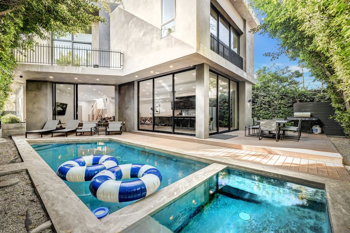 Beverly Hills Modern Oasis gallery image 2