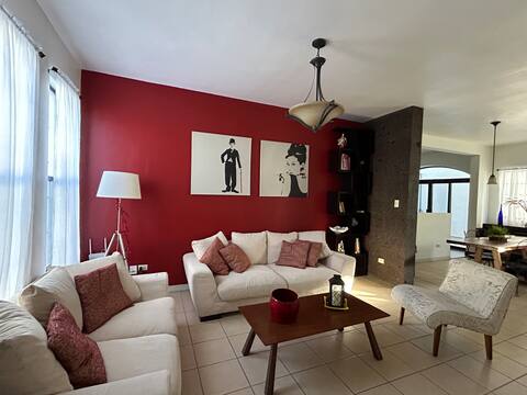 Beautiful house, comfortable and safe. Consulate search!