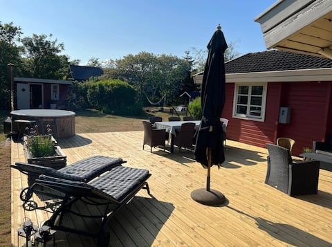 Summer house with outdoor hot tub