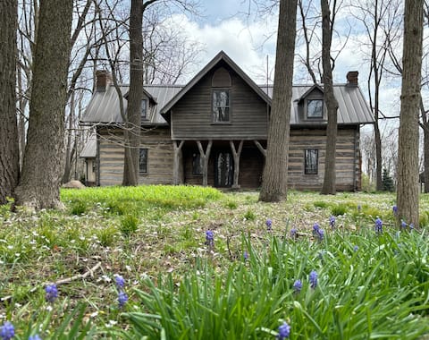 Charming Historic Piatt Cabin - 4 Bedroom