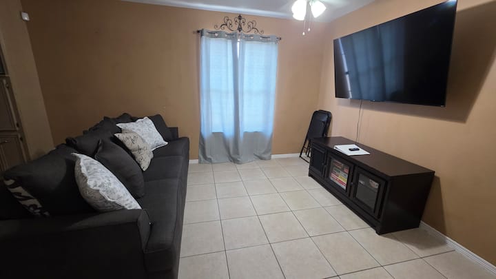 Casa Dl Sol 2br,2ba,5beds+travel-crib+highchair - Brownsville, TX