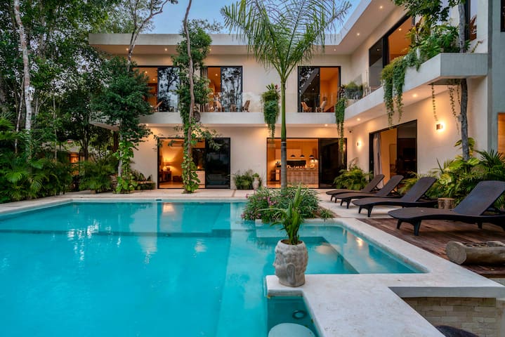 SEA SUN managed Airbnb listing 1