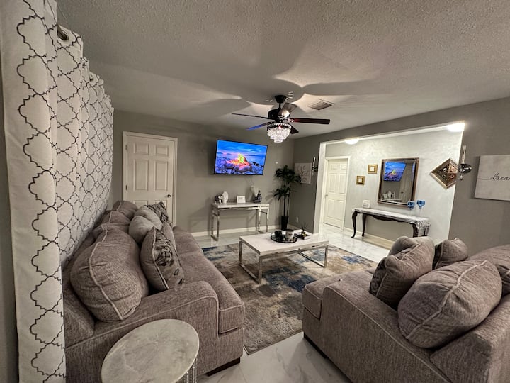 Newly Renovated Lovely Home - Dunedin, FL