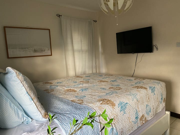 海岸魅力与现代舒适融为一体。 2号卧室配备了您所需的一切，让您住得舒适 